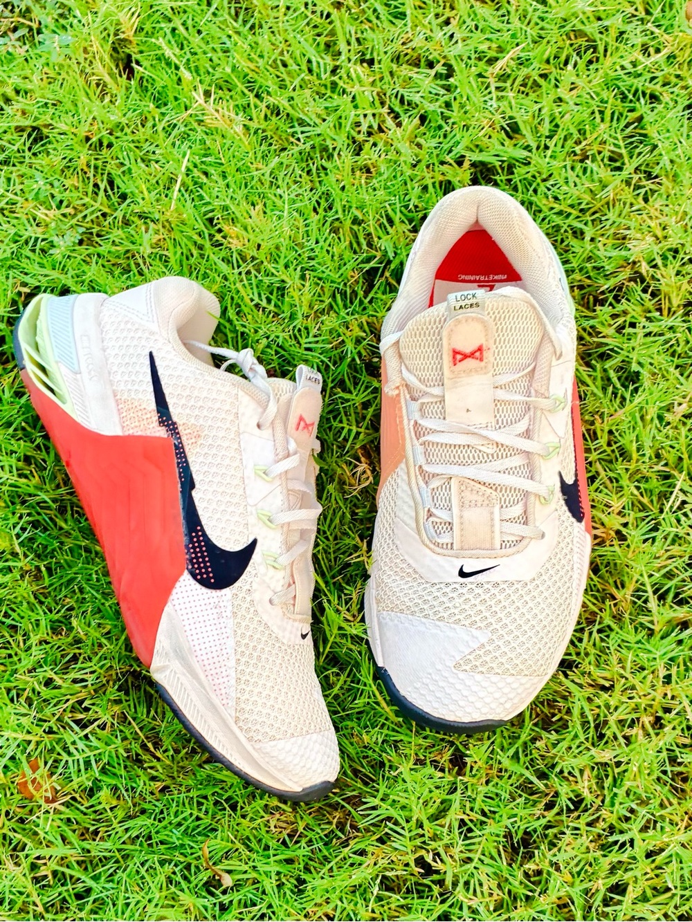 Nike Wmns Metcon 7 'Light Soft
Pink Magic Ember' sz 8